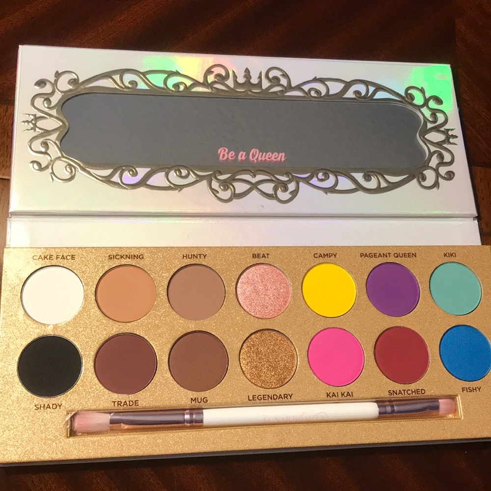 BNIB Lunar Beauty Life’s a Drag eye shadow palette